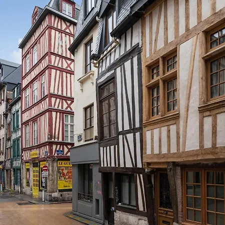 Large And Cosy Flat At The Heart Of Old Town - Welkeys